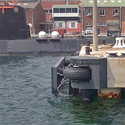 エネルギー吸収回転ゴムフェンダー